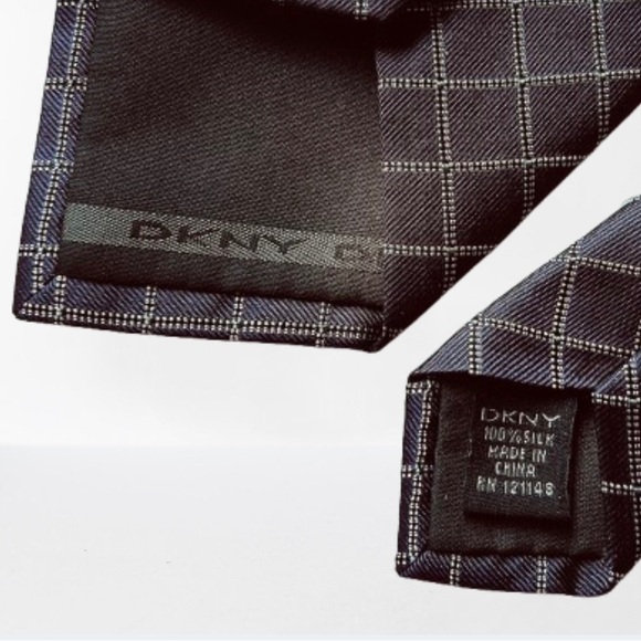 DKNY Silk Tie Navy Blue & White Plaid 60"L x 3"W - Picture 6 of 7